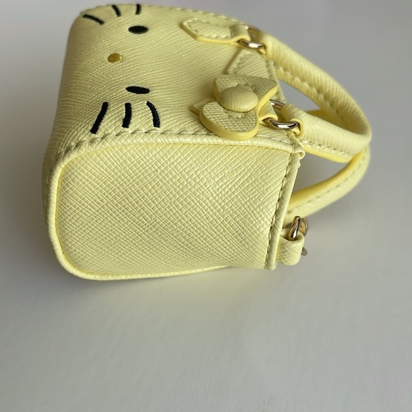 New Hello Kitty Samantha Vega Bag Charm - Picture 6 of 13